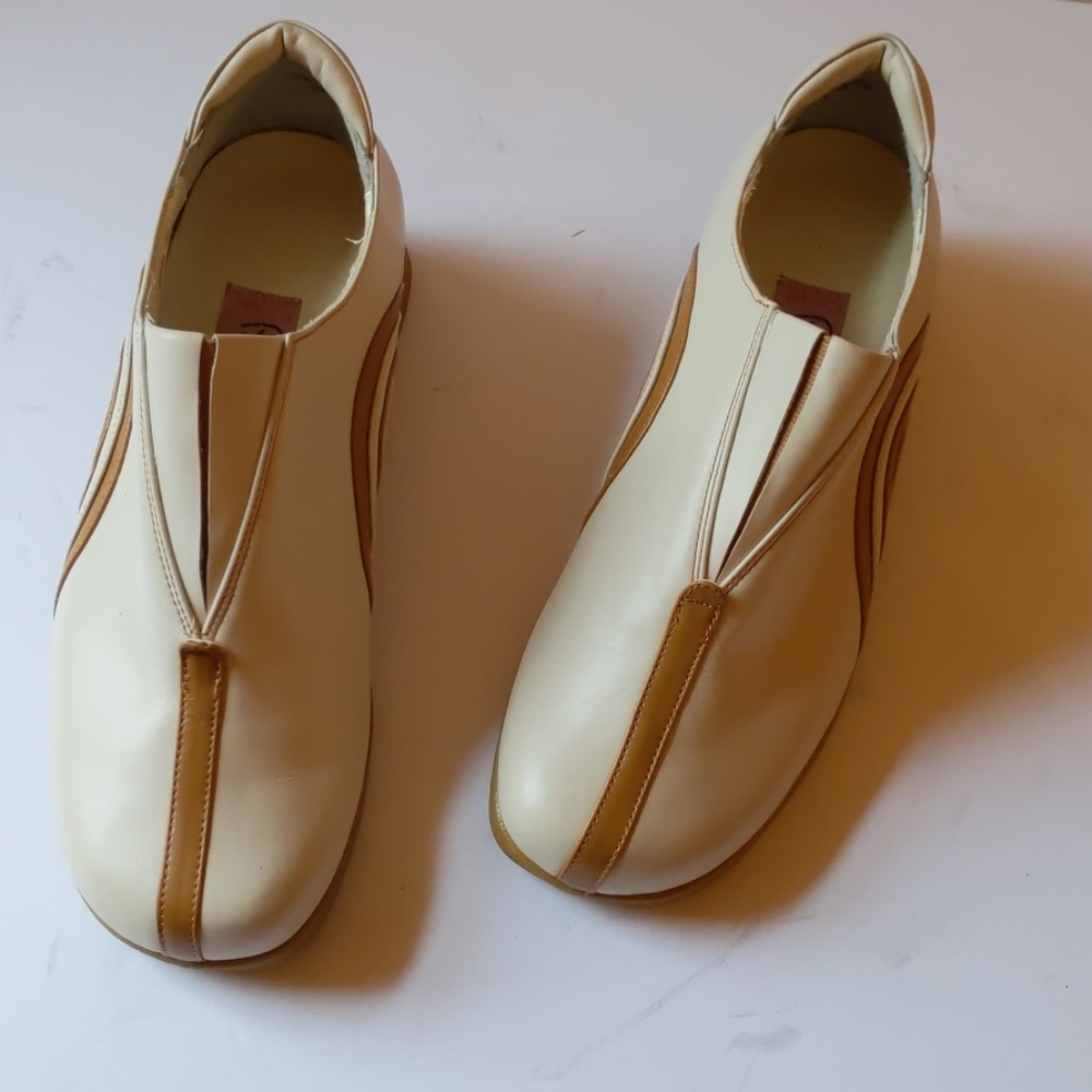 Peerage Wide Width beige/tan pull on shoes-sz 9WW
